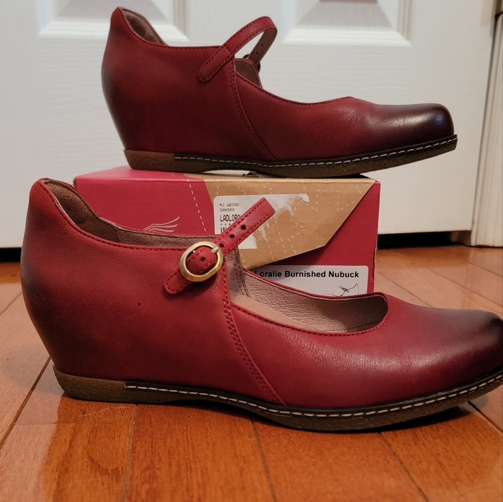 Dansko Loralie Red size 37 like new wedge shoes